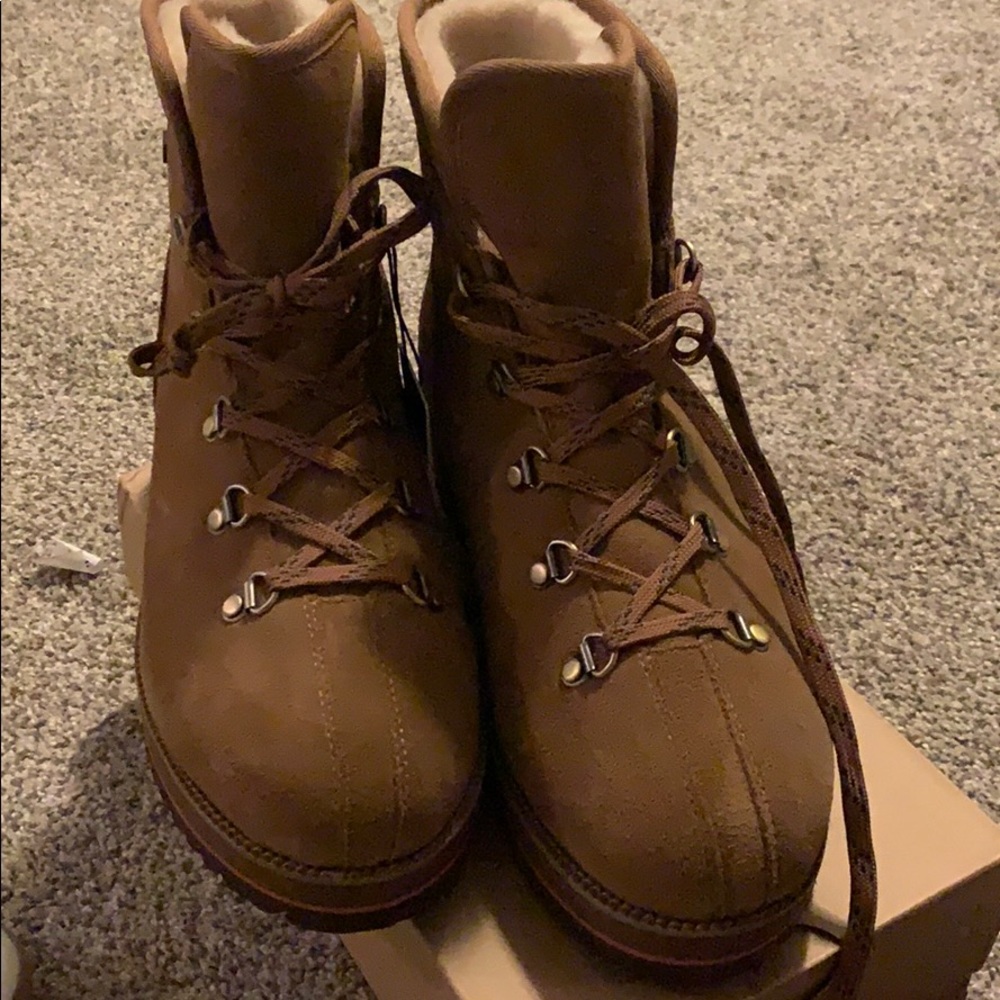 Shoe - Picture 2 of 3